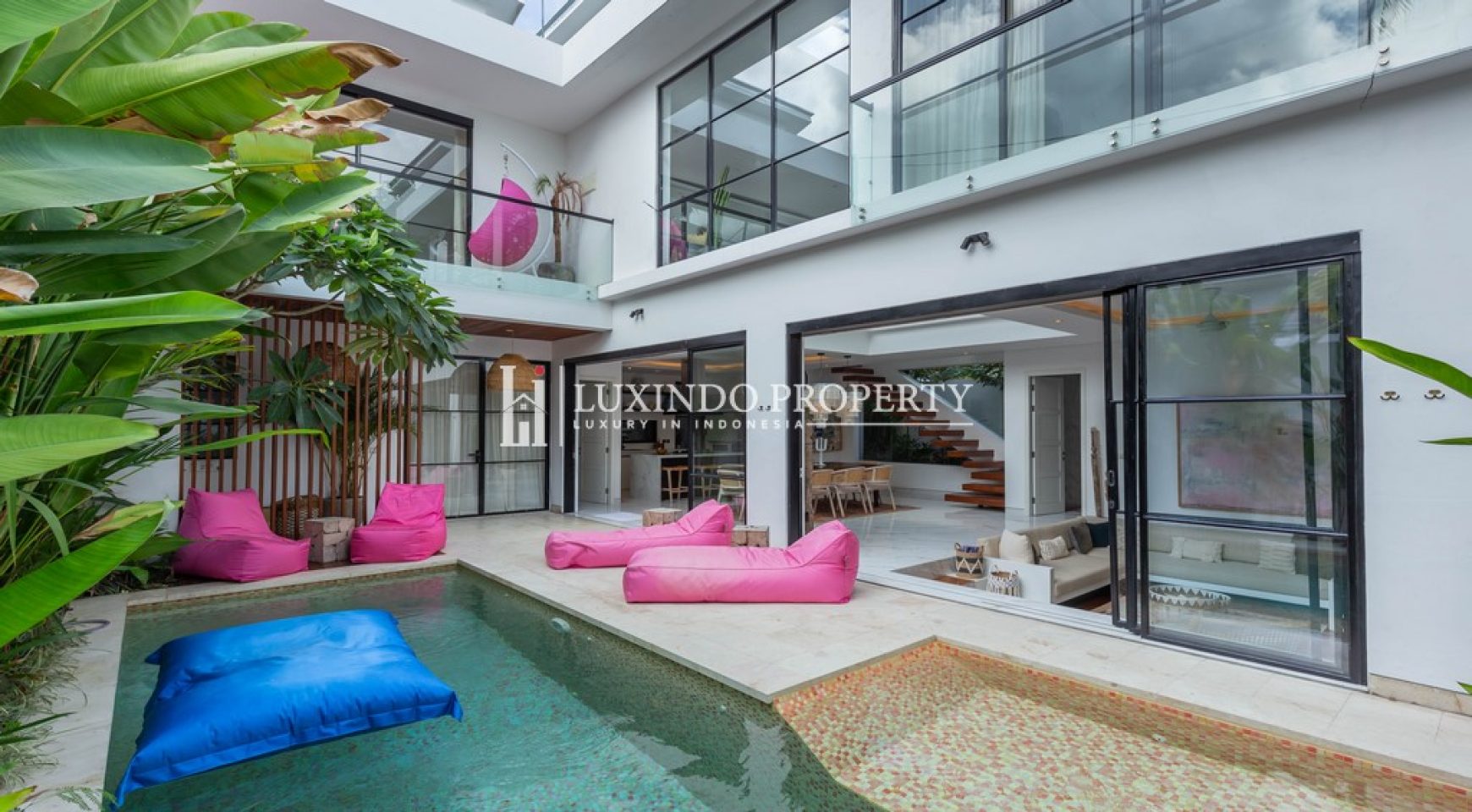 AMAZING MODERN CONTEMPORARY VILLA IN SEMINYAK FOR LEASEHOLD (LHV559)