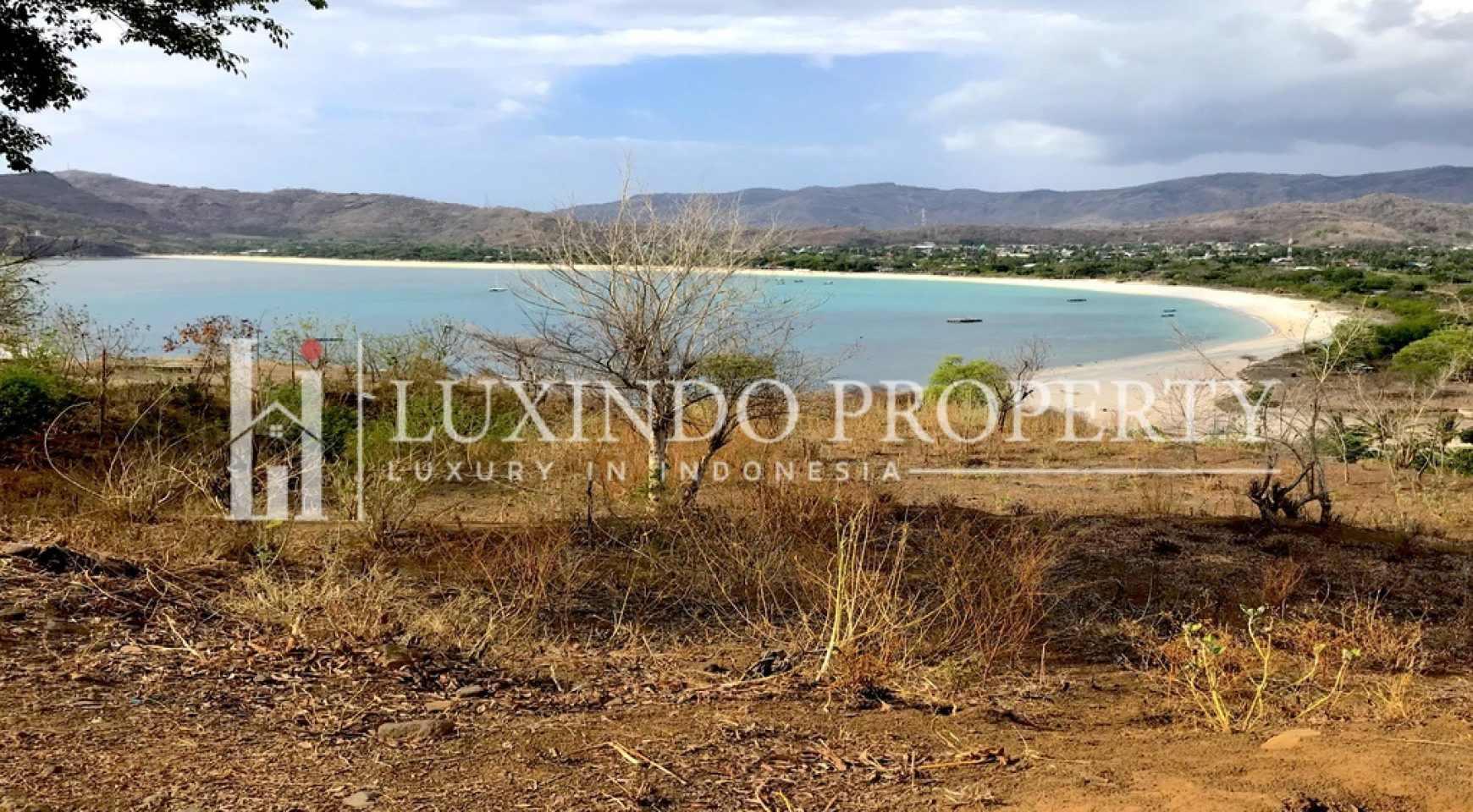 MALUK – PRIME OCEAN VIEW LAND IN FRONT OF SUPERSUCK SURF BREAK SUMBAWA (FHL143)