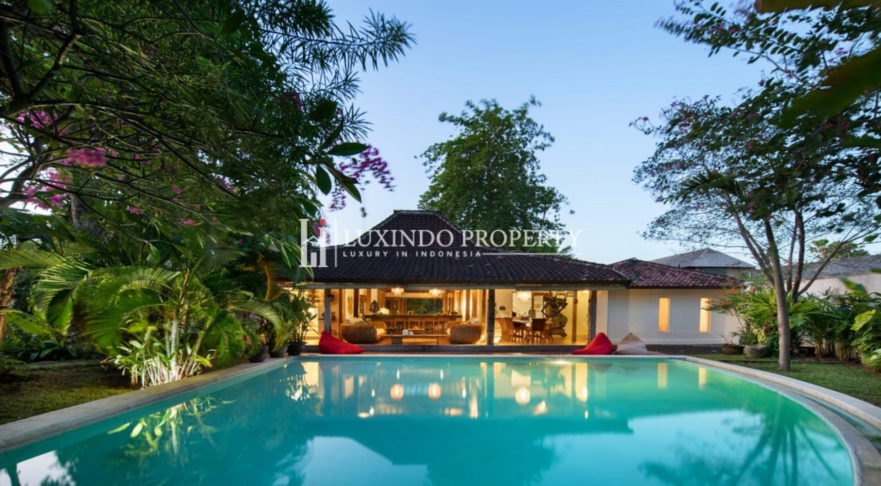 UMALAS – EXPERIENCE TROPICAL LUXURY: MONTHLY RENTAL OR 6-MONTH STAY IN STUNNING 4-BEDROOM VILLA IN TRANQUIL UMALAS (RV314)