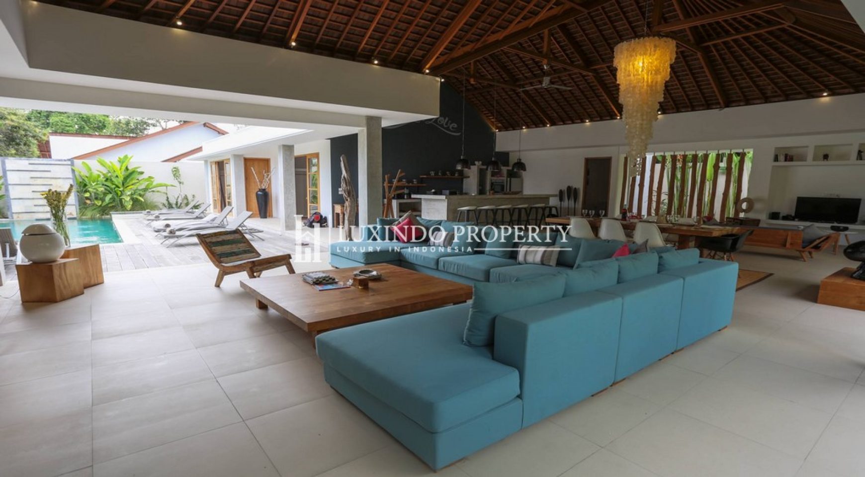 UMALAS – UNWIND IN YOUR OWN TROPICAL HAVEN: LUXURY 4-BEDROOM VILLA FOR YEARLY RENTAL IN BALI’S UMALAS NEIGHBORHOOD (RV309)