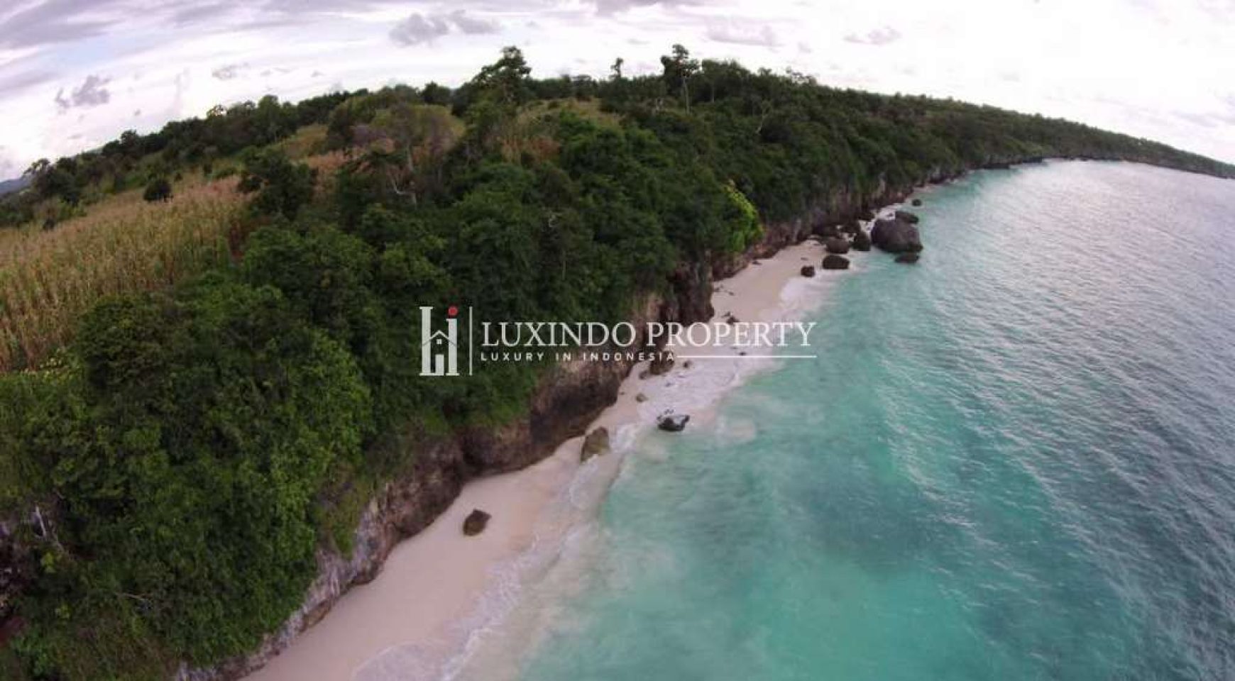 SUMBA – BEAUTIFUL BEACHFRONT PROPERTY AT BUKAMBERO BEACH WEST SUMBA (FHL504)