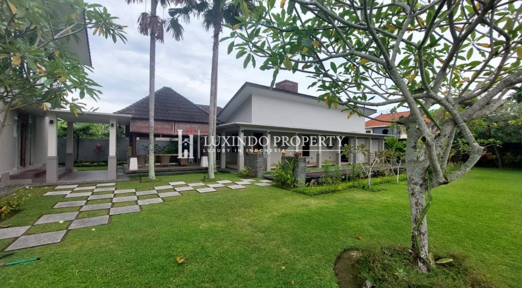 KEMENUH – PRISTINE VILLA WITH PROTECTED RICE FIELD VIEWS AND EASY ACCESS (FHV315X)