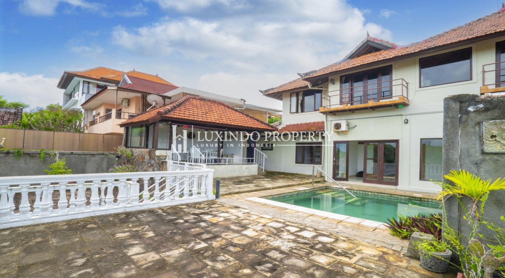 5-BEDROOM FAMILY HOME WITH JUNGLE AND OCEAN VIEWS IN NUSA DUA RESIDENCE COMPLEX – RENOVATION OPPORTUNITY (FHV340)