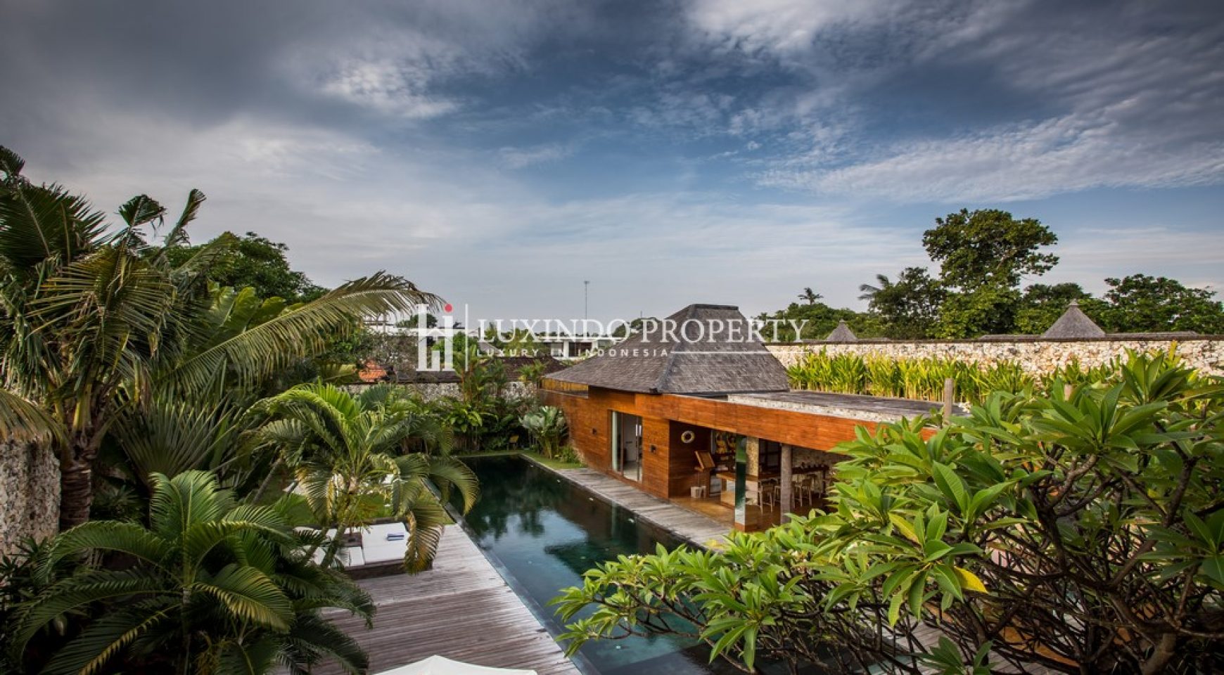 SEMINYAK – LUXURIOUS 4 BEDROOM VILLA IN THE HEART OF SEMINYAK (FHV253)