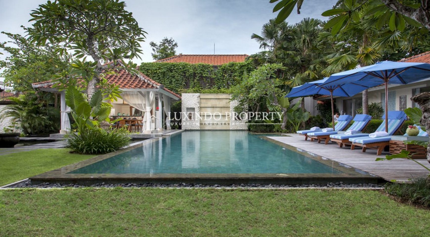 SANUR – LUXURY 5 BEDROOM VILLA WALKING DISTANCE TO THE BEACH (FHV232)