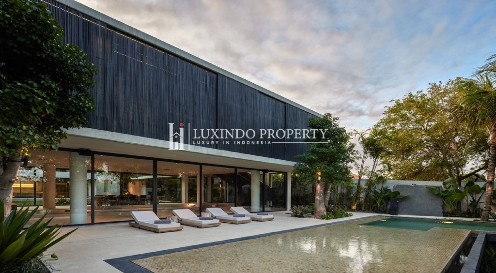 PERERENAN – ULTRA LUXURIOUS ARCHITECTURAL ESTATE ON THE RIVER WITH GREENBELT VIEWS (FHV279)