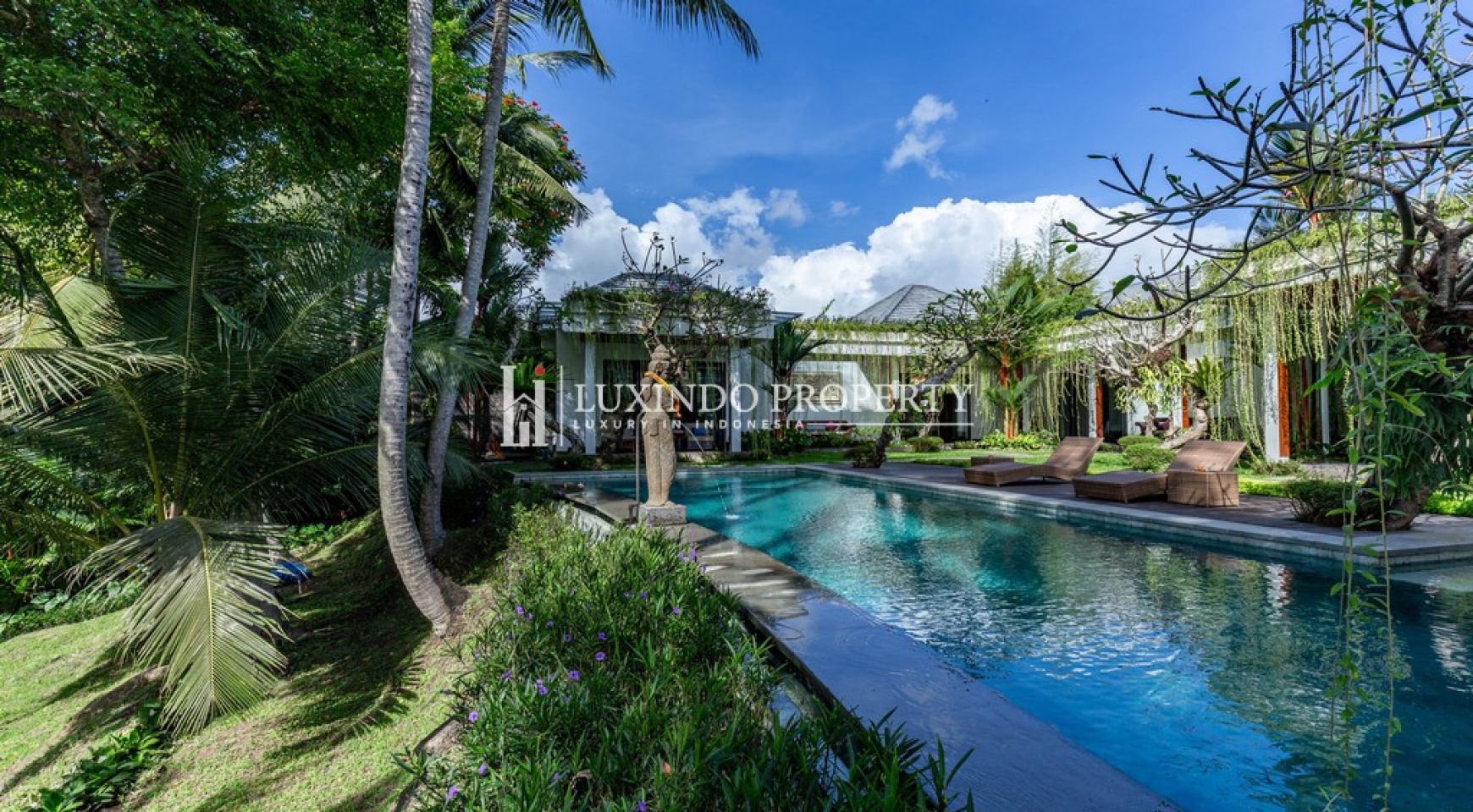 UBUD – 4 BEDROOM VILLA FOR LEASEHOLD SALE WITH RICE FIELD AND JUNGLE VIEW (LHV806)