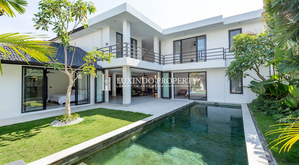 BERAWA – CANGGU, MODERN VILLA IN PRIME LOCATION, WALKING DISTANCE TO THE BEACH RV399