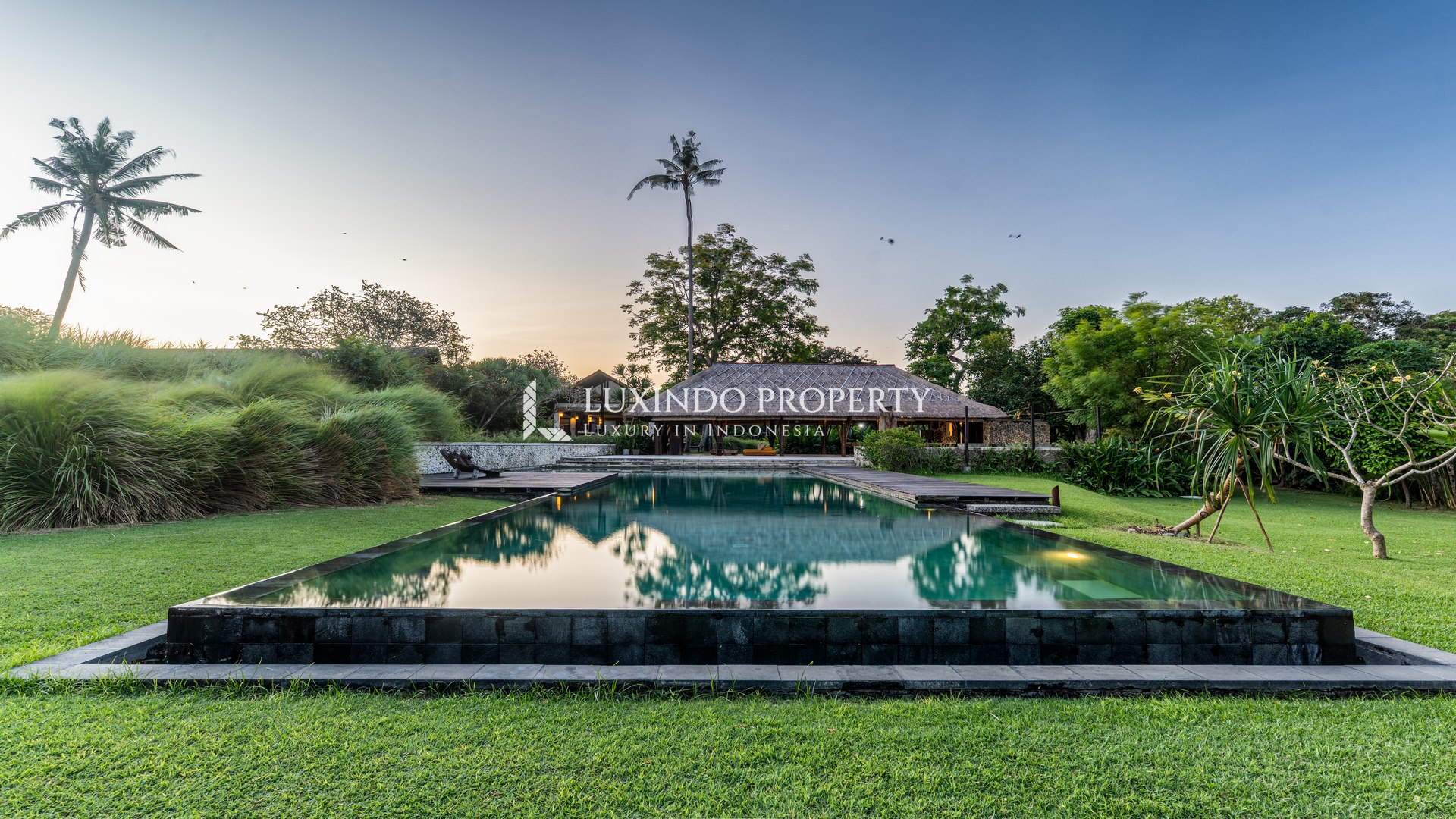 PABEAN - BEACHSIDE ESTATE CRAFTED BY A DISTINGUISHED ARCHITECT (FHV537)