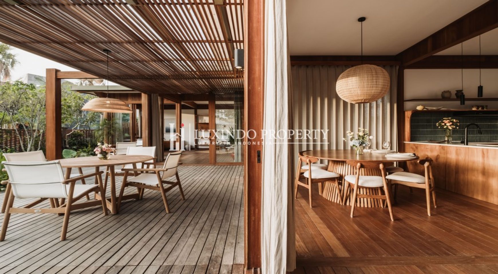 LUXURIOUS 5-BEDROOM ECO-FRIENDLY VILLA IN CANGGU (LHV835)