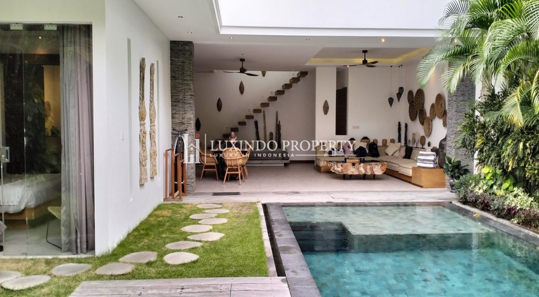 SEMINYAK- BEAUTIFUL MODERN 4 BEDROOM VILLA IN DRUPADI (LHV399)