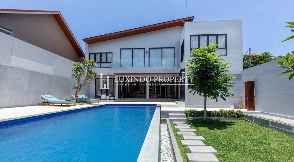 BERAWA - STUNNING, NEWLY RENOVATED VILLA IN PRIME CANGGU LOCATION (RV403)