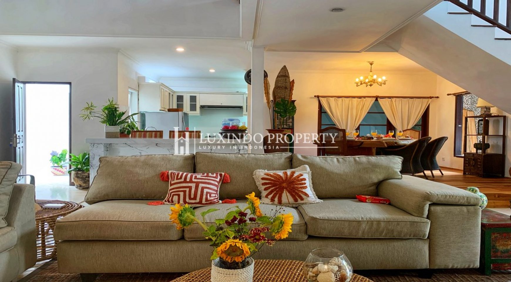 KEROBOKAN – 6 BEDROOM MODERN BALINESE VILLA FOR MONTHLY RENTAL IN TAMAN SARI KEROBOKAN (RV282)