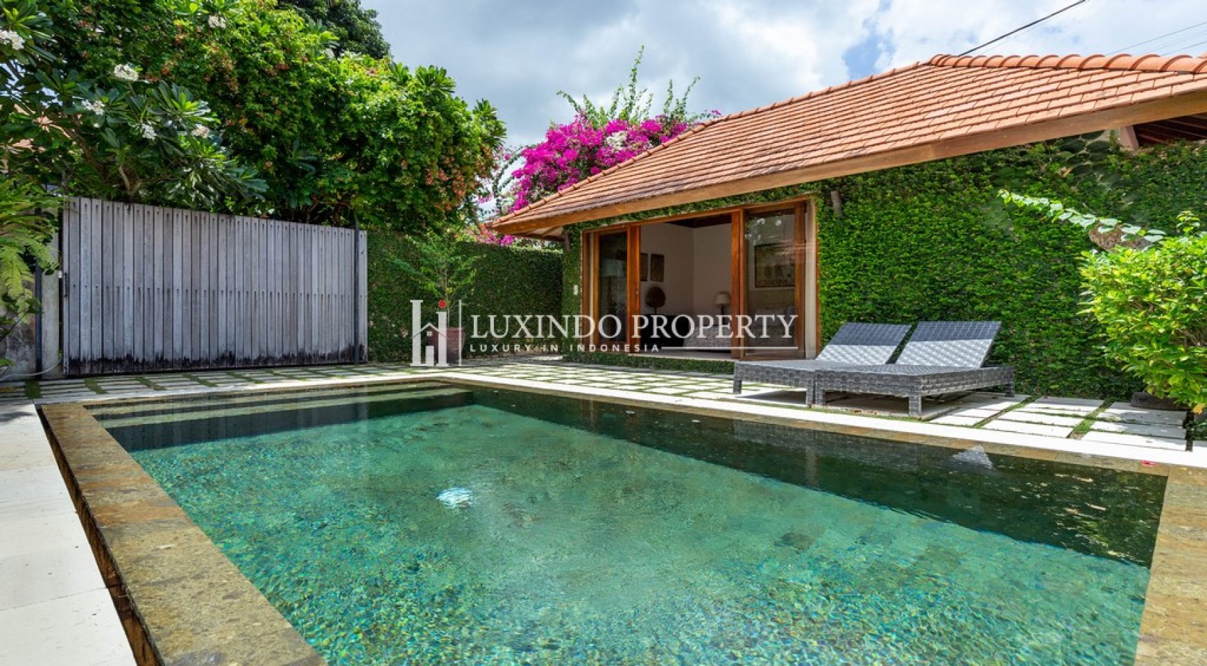 UMALAS – CANGGU, “CHARMING VILLA AVAILABLE FOR RENT IN THE HIGHLY SOUGHT-AFTER AREA OF UMALAS” (RV402)